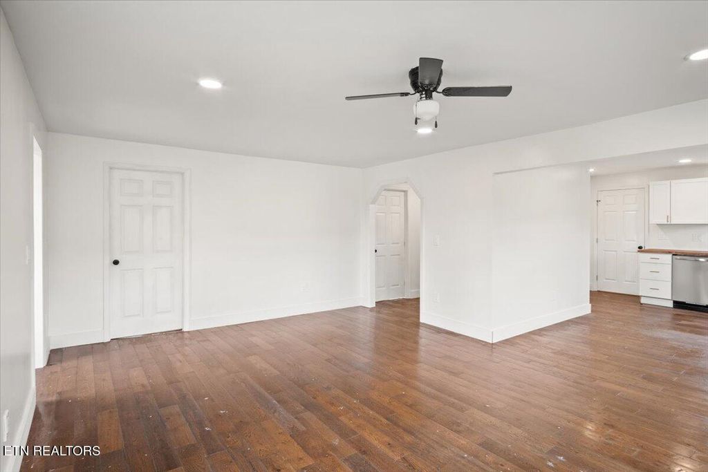 Photo of 1109 N Price St, Sweetwater, TN 37874 (MLS # 1282138)