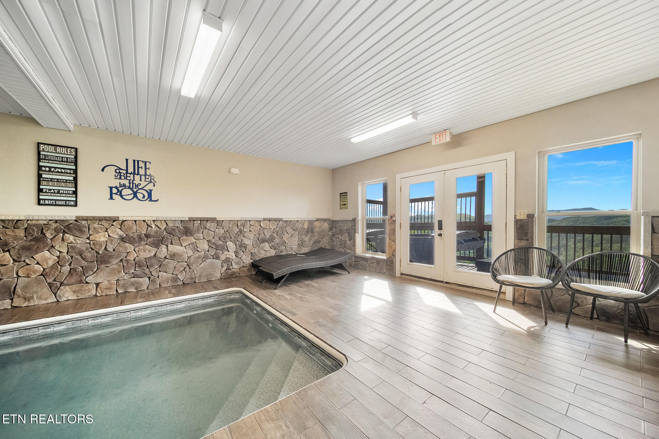 4130 Sherwood Heights Way