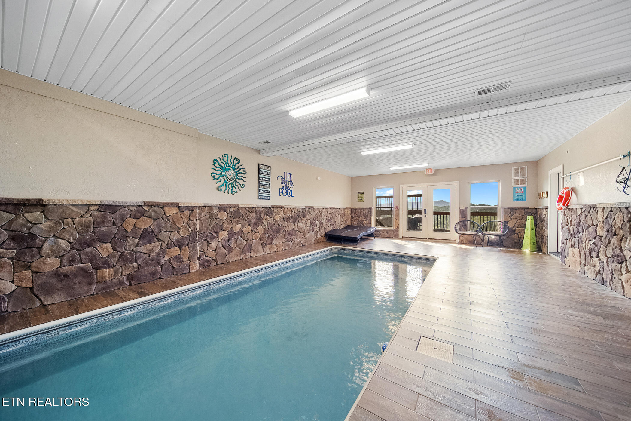 4130 Sherwood Heights Way