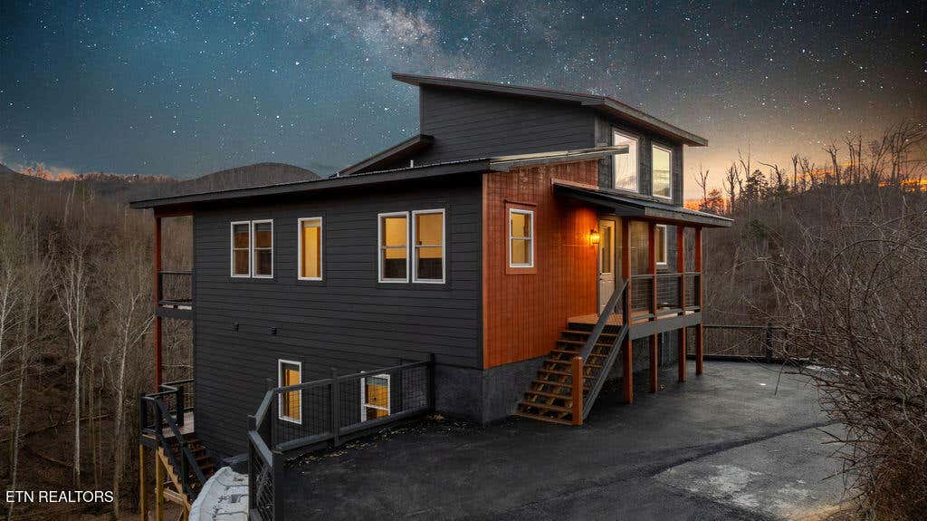 Photo of 814 Davenport Rd, Gatlinburg, TN 37738 (MLS # 1342990)
