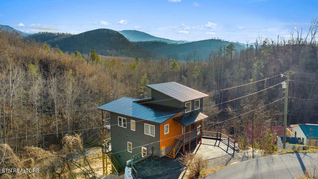 Photo of 814 Davenport Rd, Gatlinburg, TN 37738 (MLS # 1342990)