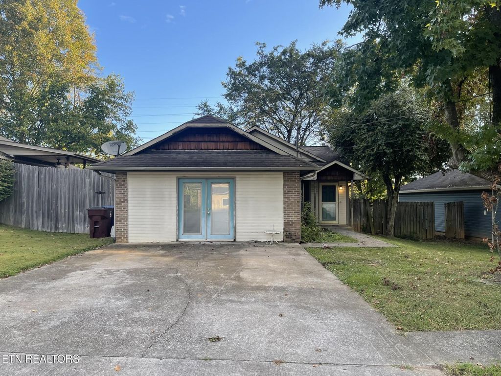 Photo of 2128 Victoria Lane, Alcoa, TN 37701 (MLS # 1317194)