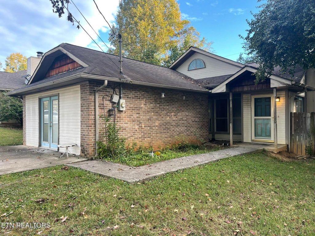 Photo of 2128 Victoria Lane, Alcoa, TN 37701 (MLS # 1317194)