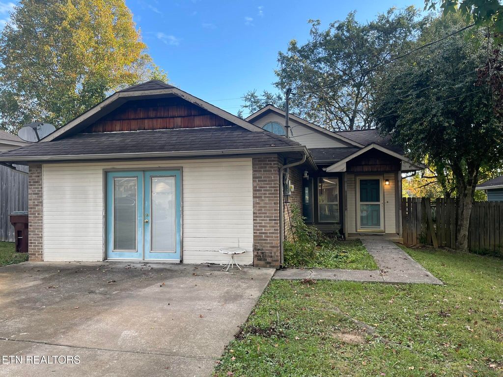 Photo of 2128 Victoria Lane, Alcoa, TN 37701 (MLS # 1317194)