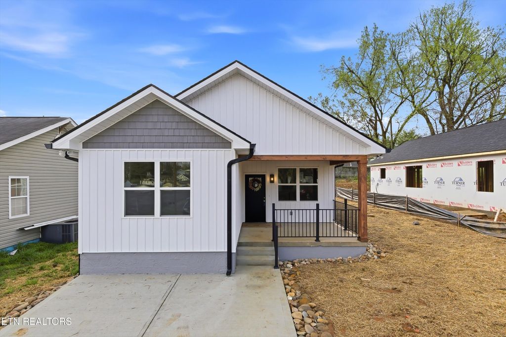 Photo of 818 W Anderson Ave, Knoxville, TN 37921 (MLS # 1343287)