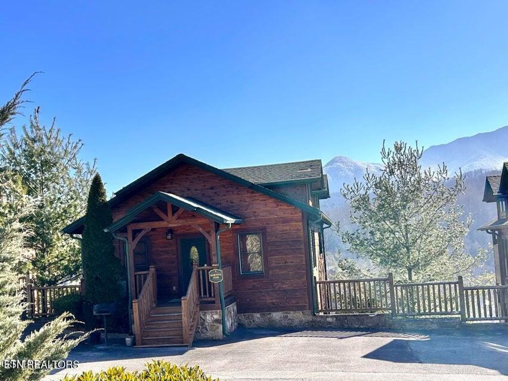 Photo of 656 Park Vista Way, Gatlinburg, TN 37738 (MLS # 1334036)