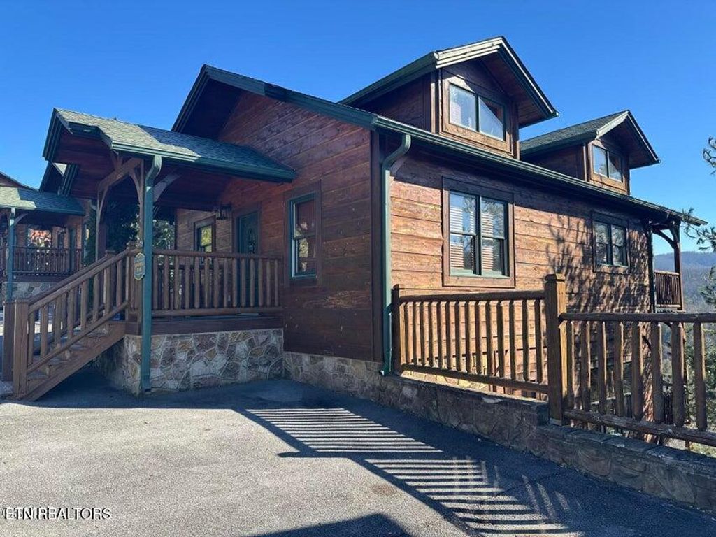 Photo of 656 Park Vista Way, Gatlinburg, TN 37738 (MLS # 1334036)