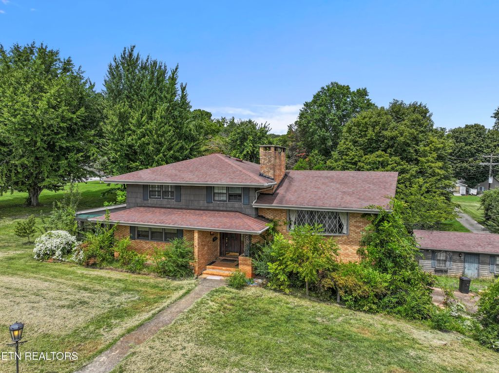 Photo of 212 W Central Ave, Sweetwater, TN 37874 (MLS # 1313894)