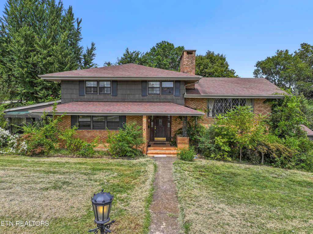 Photo of 212 W Central Ave, Sweetwater, TN 37874 (MLS # 1313894)