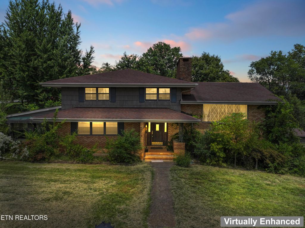 Photo of 212 W Central Ave, Sweetwater, TN 37874 (MLS # 1313894)