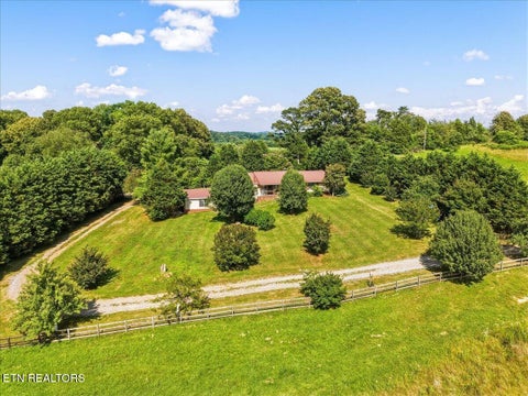 Photo of 1689 Vaughn Rd, Lenoir City, TN 37772 (MLS # 1344251)