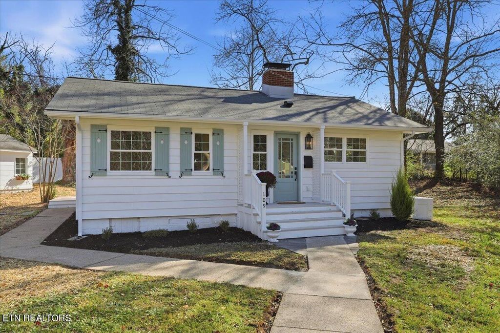 Photo of 109 Utah Ave, Oak Ridge, TN 37830 (MLS # 1321697)