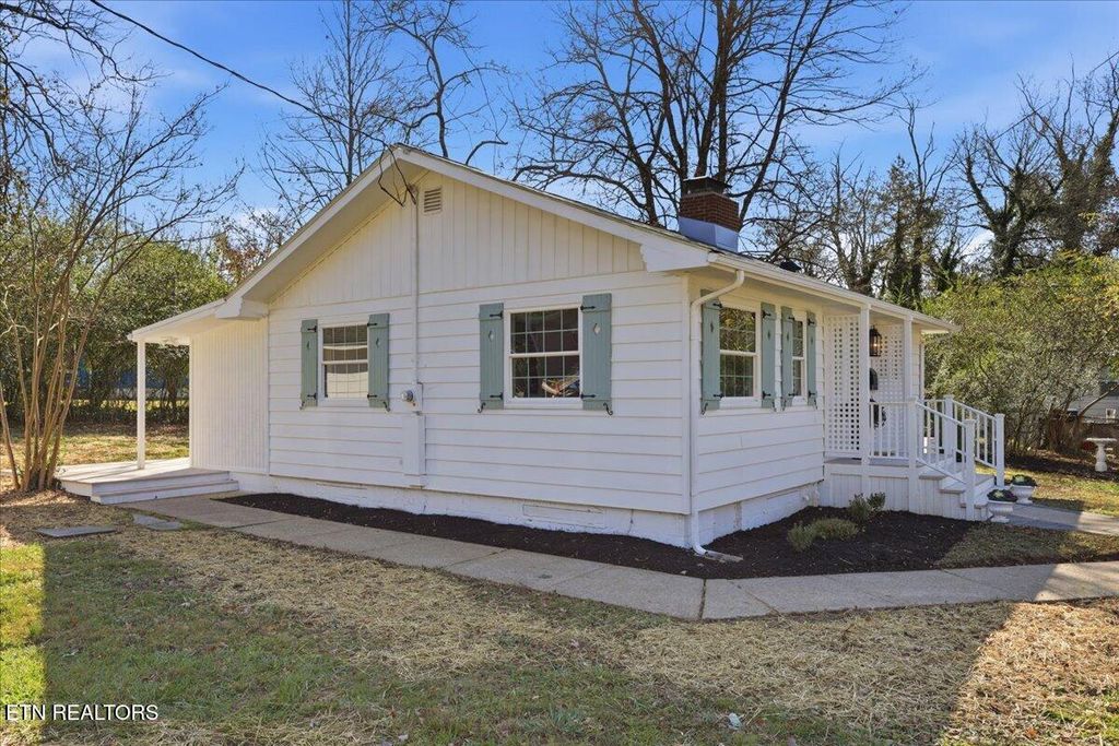 Photo of 109 Utah Ave, Oak Ridge, TN 37830 (MLS # 1321697)