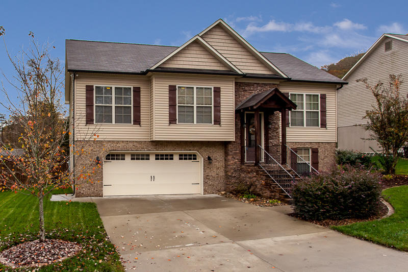 Photo 1 of 32 — 7110 Grizzly Creek Lane, Powell, TN 37849