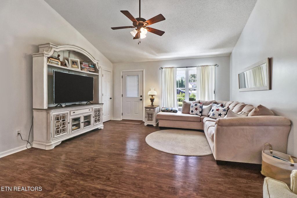 Photo of 33 Crescent Point, Crossville, TN 38555 (MLS # 1316773)