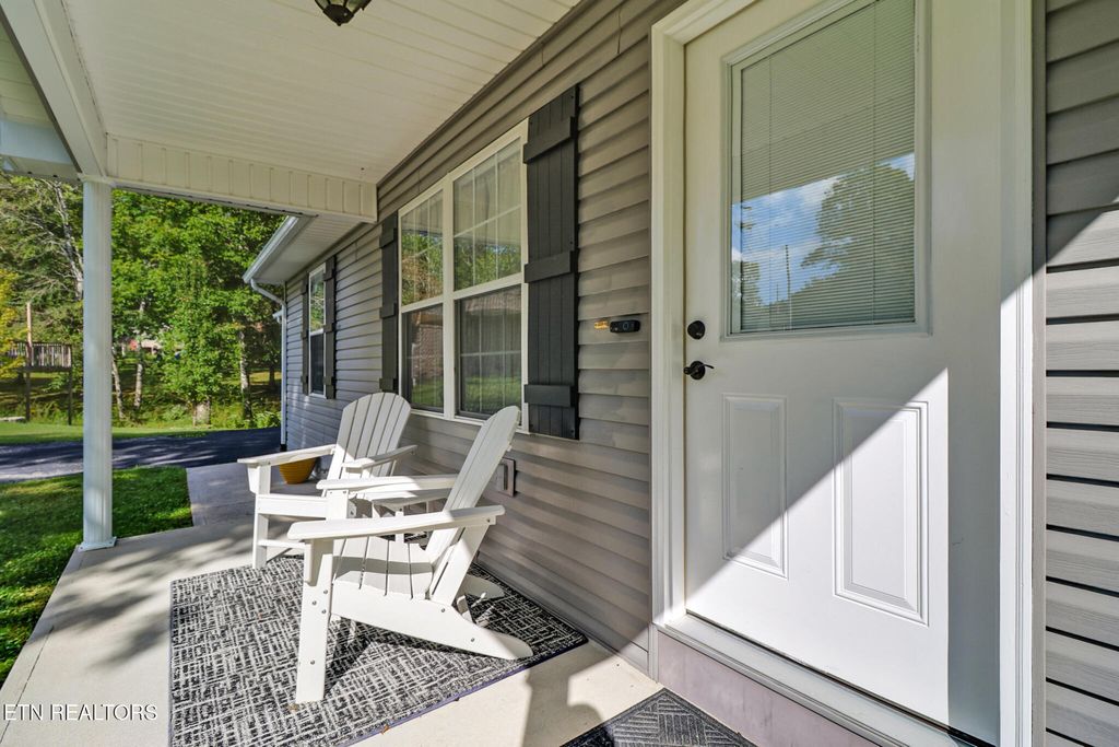 Photo of 33 Crescent Point, Crossville, TN 38555 (MLS # 1316773)