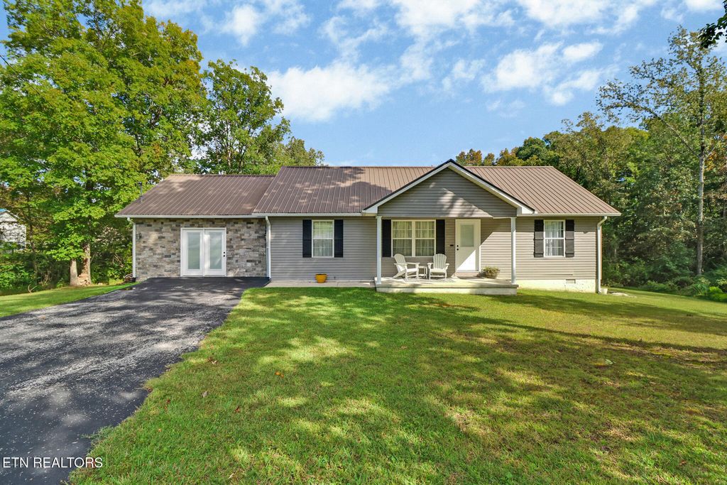 Photo of 33 Crescent Point, Crossville, TN 38555 (MLS # 1316773)