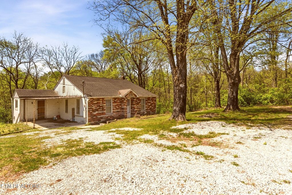 Photo of 1913 Woods Creek Rd, Knoxville, TN 37924 (MLS # 1336377)