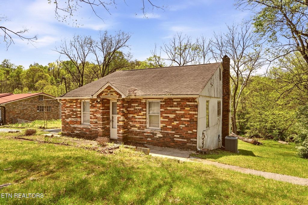 Photo of 1913 Woods Creek Rd, Knoxville, TN 37924 (MLS # 1336377)