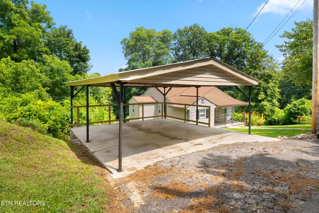 Photo of 201 W 9Th Ave, Lenoir City, TN 37771 (MLS # 1347501)