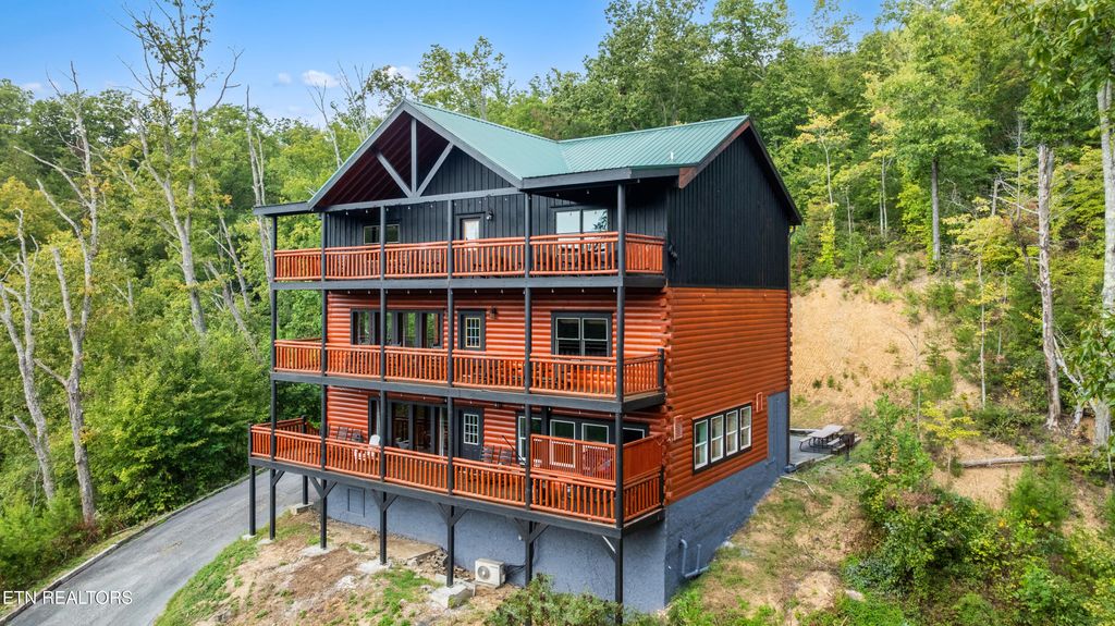 Photo of 1654 Barn Door Lane, Sevierville, TN 37862 (MLS # 1315837)