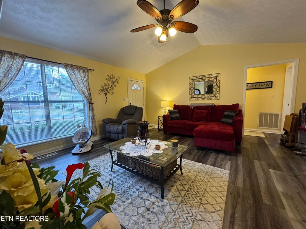 Photo of 628 Broadview Drive, Sevierville, TN 37862 (MLS # 1330435)