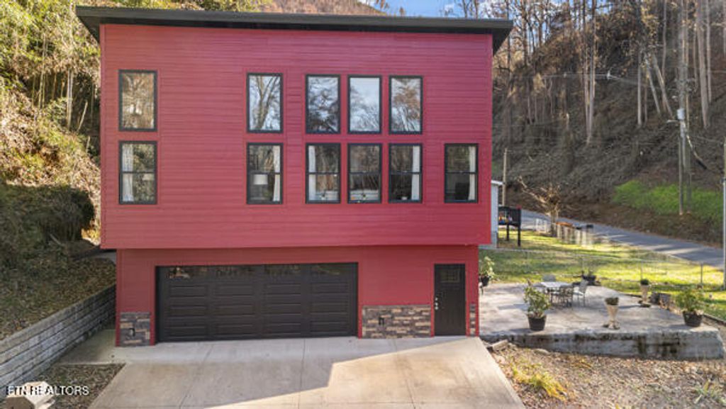 Photo of 667 Turkey Nest Rd, Gatlinburg, TN 37738 (MLS # 1322101)