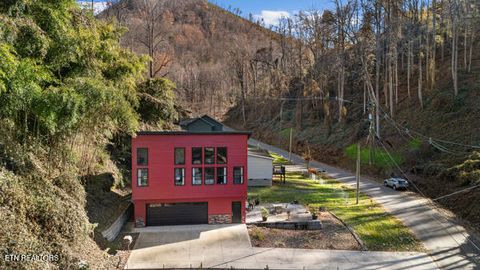 Photo of 667 Turkey Nest Rd, Gatlinburg, TN 37738 (MLS # 1322101)