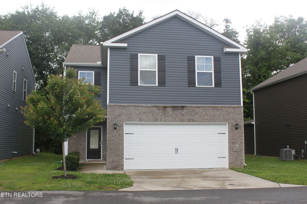 Photo of 4 Heritage Court, Clinton, TN 37716 (MLS # 1302931)