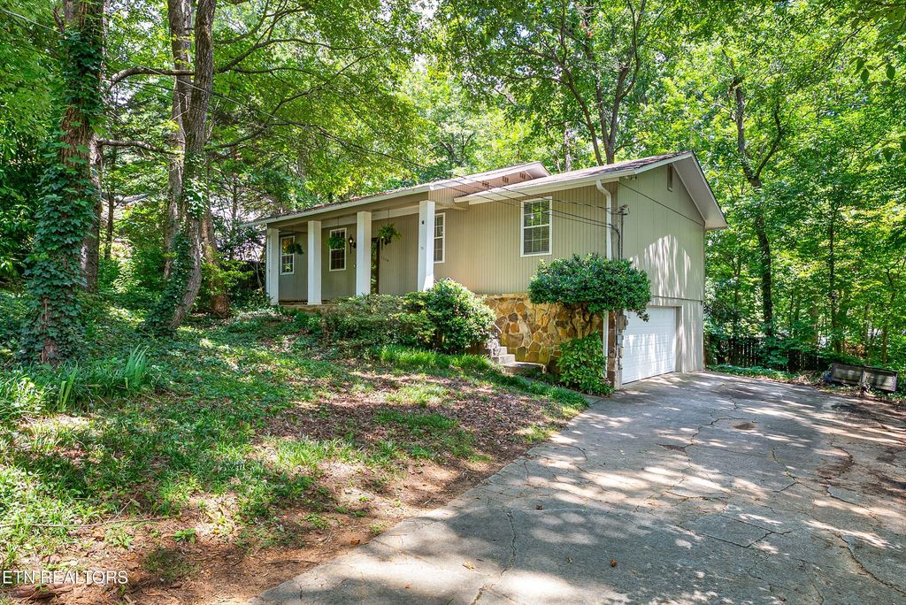 Photo of 1114 Rain Tree Rd, Knoxville, TN 37923 (MLS # 1348944)