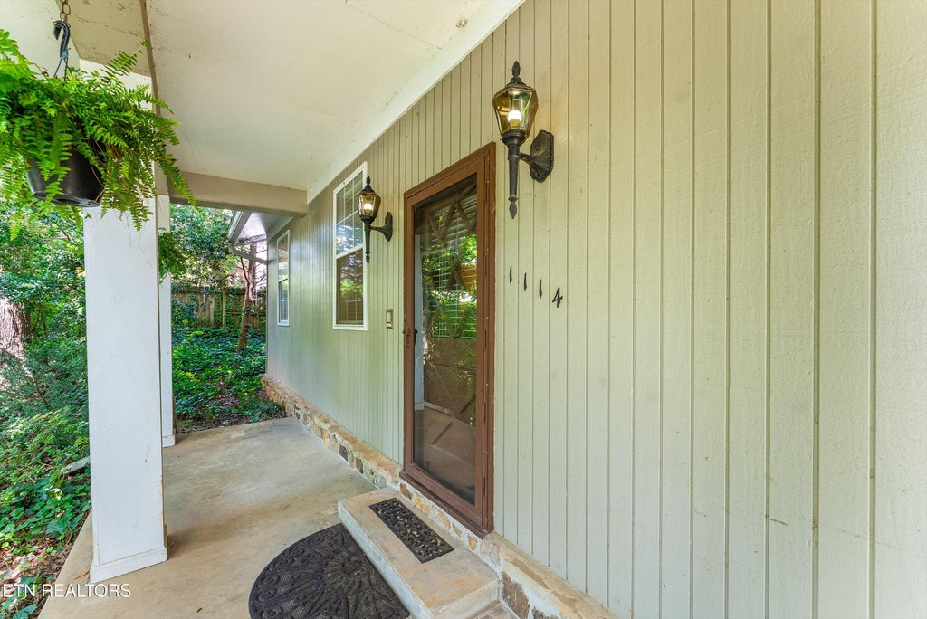Photo of 1114 Rain Tree Rd, Knoxville, TN 37923 (MLS # 1348944)