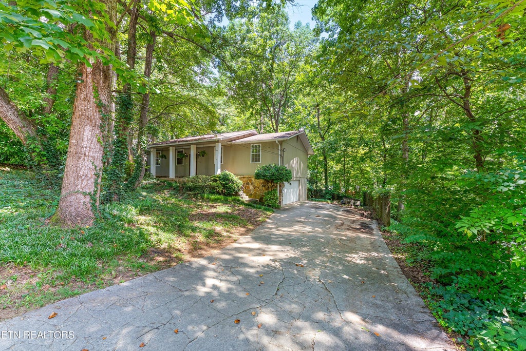 Photo of 1114 Rain Tree Rd, Knoxville, TN 37923 (MLS # 1348944)