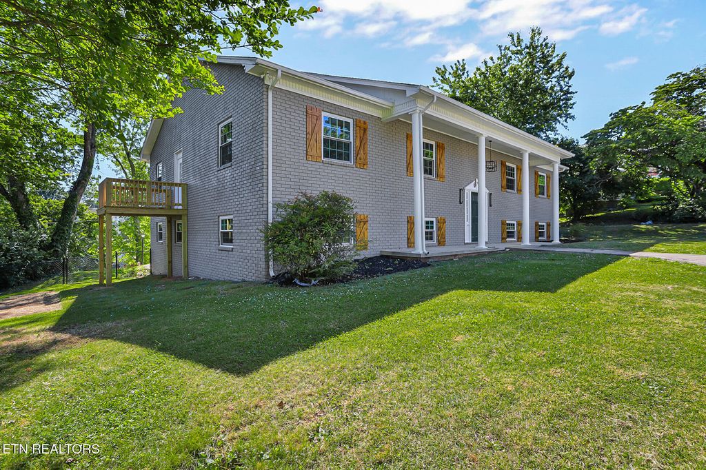 Photo of 402 N A St, Lenoir City, TN 37771 (MLS # 1341181)