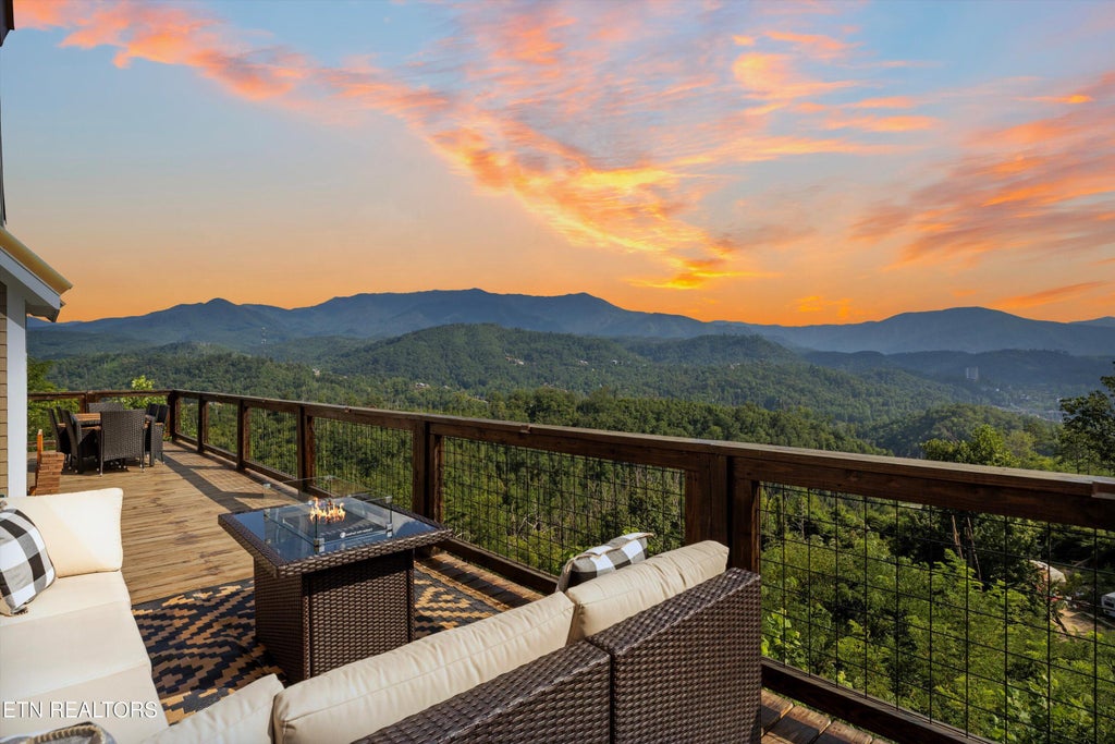 Photo of 647 Kristis Place, Gatlinburg, TN 37738 (MLS # 1356378)