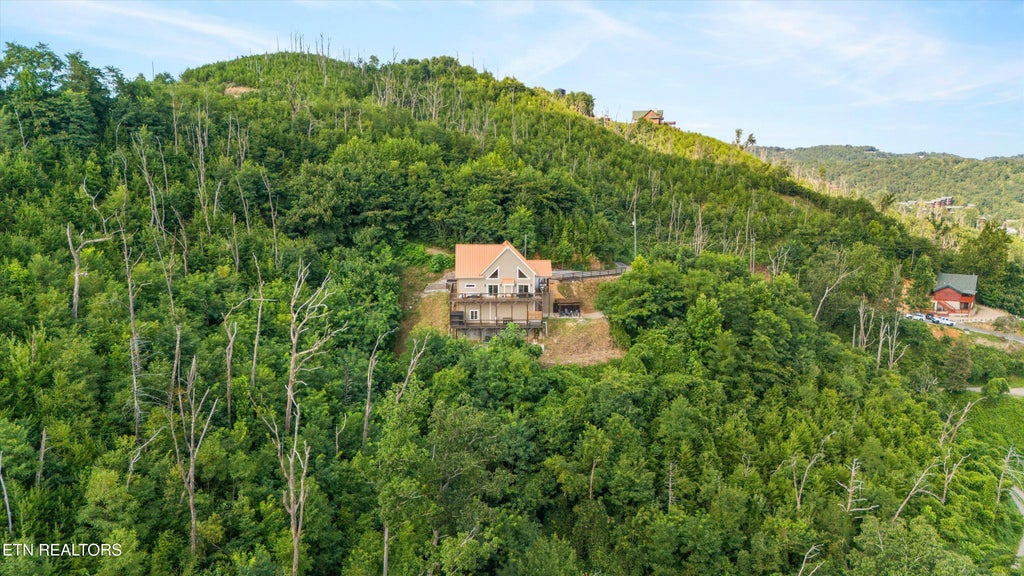 Photo of 647 Kristis Place, Gatlinburg, TN 37738 (MLS # 1356378)
