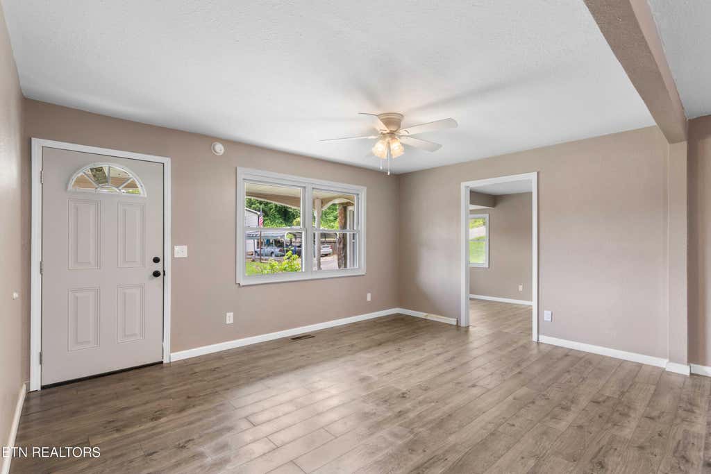 Photo of 232 E Robbins St, Jellico, TN 37762 (MLS # 1352736)