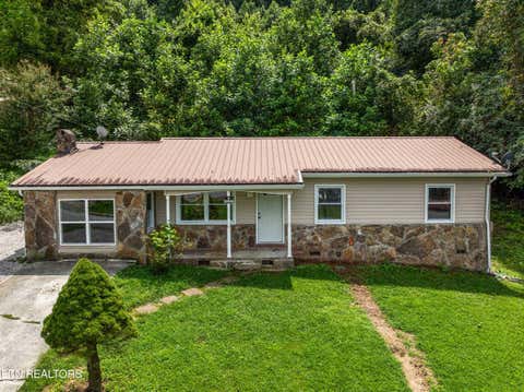 Photo of 232 E Robbins St, Jellico, TN 37762 (MLS # 1352736)