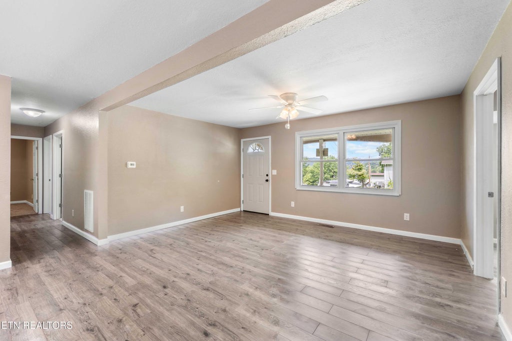 Photo of 232 E Robbins St, Jellico, TN 37762 (MLS # 1352736)
