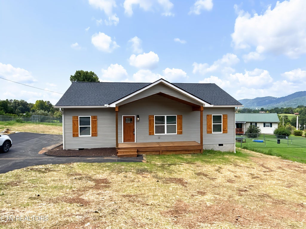 Photo of 460 Glade Springs Rd, LaFollette, TN 37766 (MLS # 1351553)