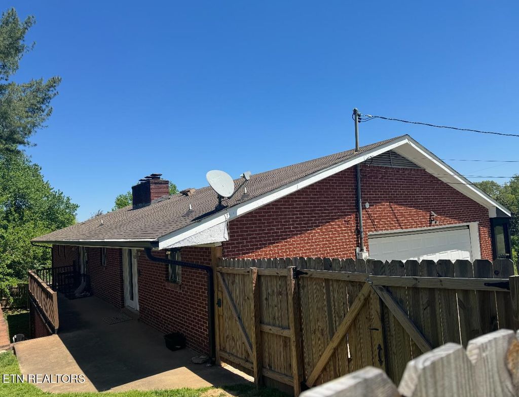 Photo of 1414 Rosalyn Drive, Knoxville, TN 37914 (MLS # 1322930)