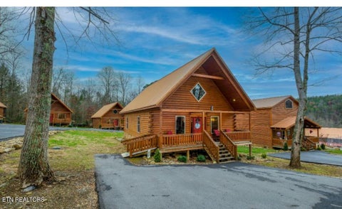 Photo of 124 White Oak Resort Way, Gatlinburg, TN 37738 (MLS # 1345499)