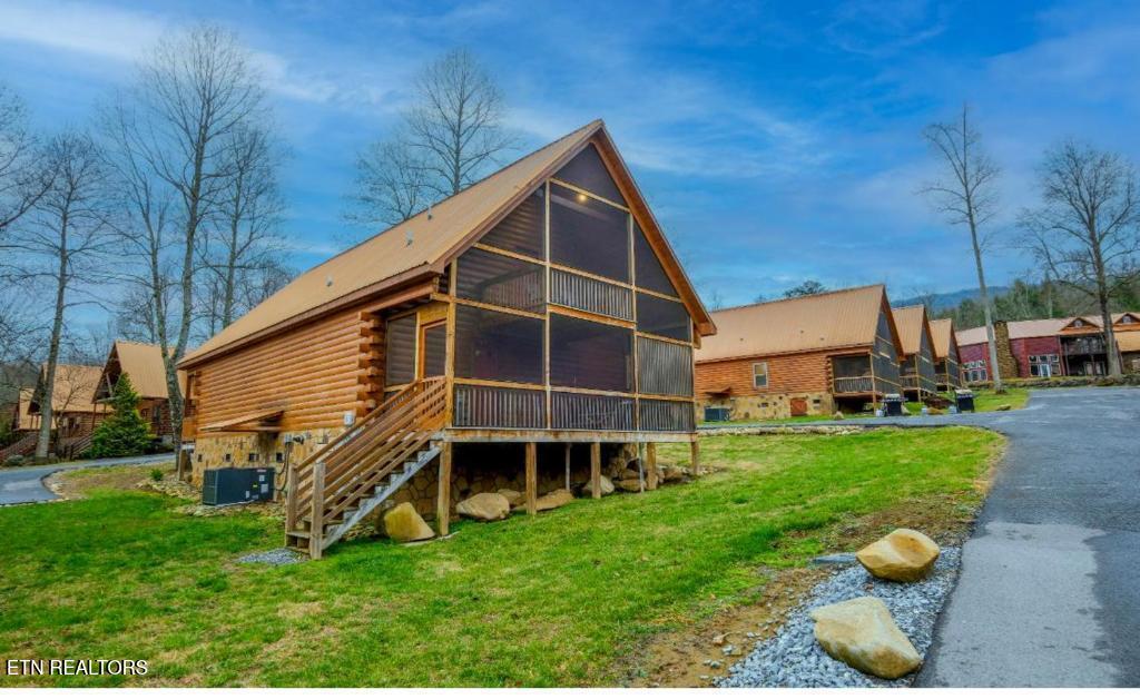 Photo of 124 White Oak Resort Way, Gatlinburg, TN 37738 (MLS # 1345499)