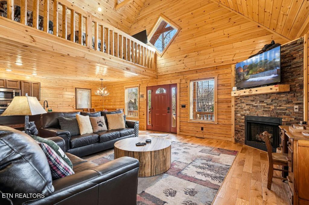 Photo of 124 White Oak Resort Way, Gatlinburg, TN 37738 (MLS # 1345499)