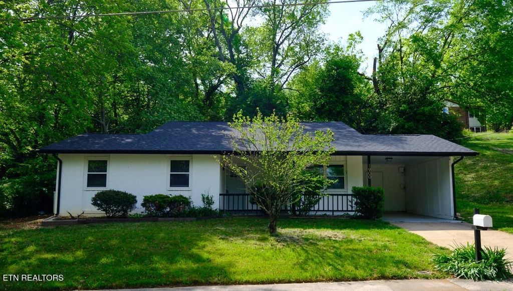 Photo of 1900 Bethel Ave, Knoxville, TN 37915 (MLS # 1336711)