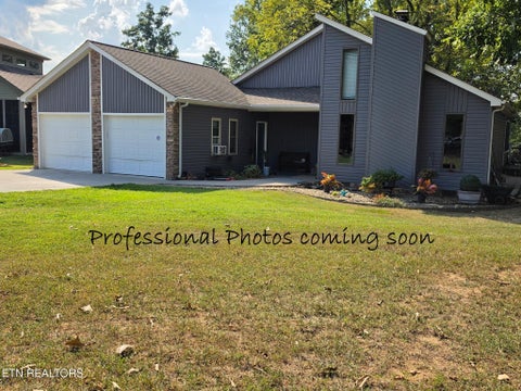 Photo of 202 Daksi Lane, Loudon, TN 37774 (MLS # 1353727)