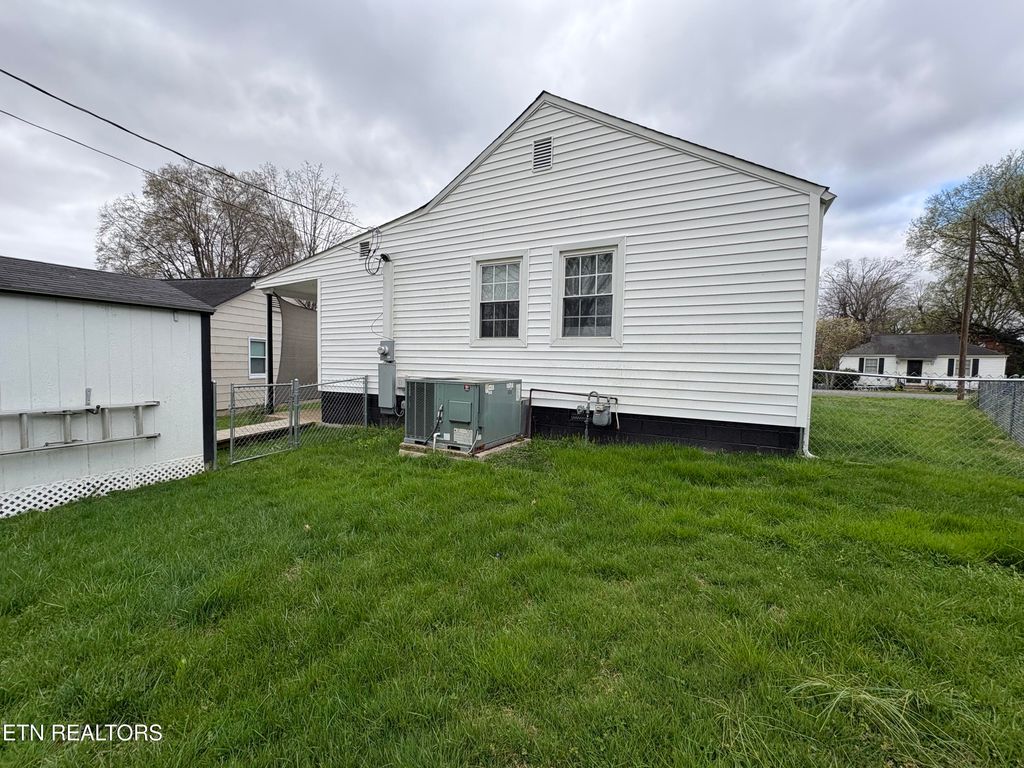 Photo of 119 Woodmont Circle, Clinton, TN 37716 (MLS # 1333765)