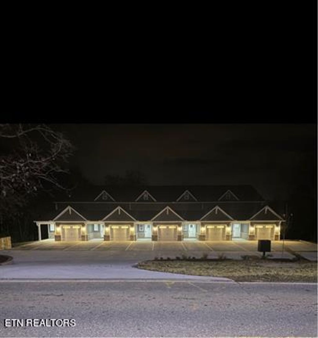 Photo of 805 E Lincoln Rd, Alcoa, TN 37701 (MLS # 1250759)