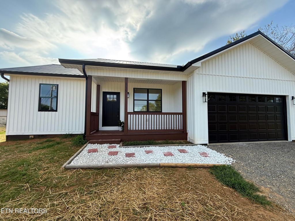Photo of 155 North Fork Loop, Madisonville, TN 37354 (MLS # 1306698)