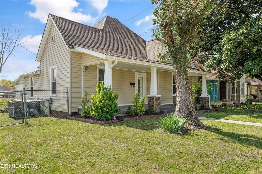 Photo of 432 E Springdale Ave, Knoxville, TN 37917 (MLS # 1335204)