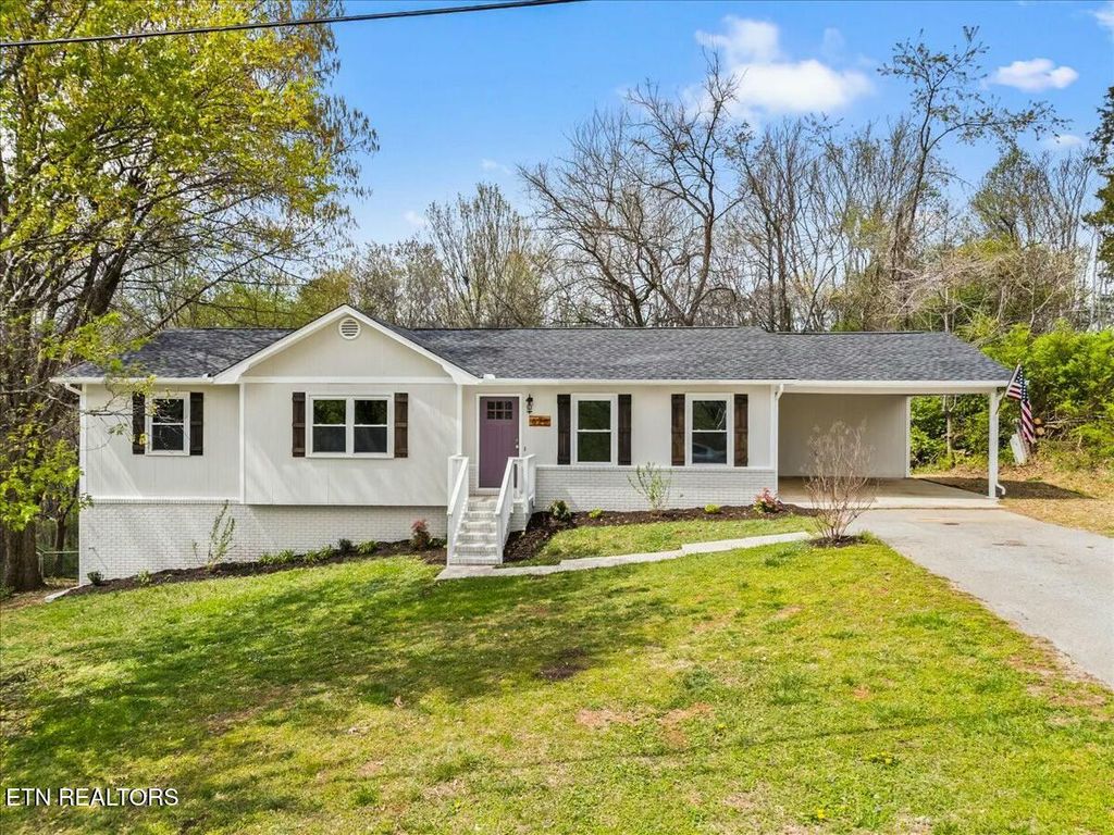 Photo of 626 Skyline View Lane, Harriman, TN 37748 (MLS # 1295902)